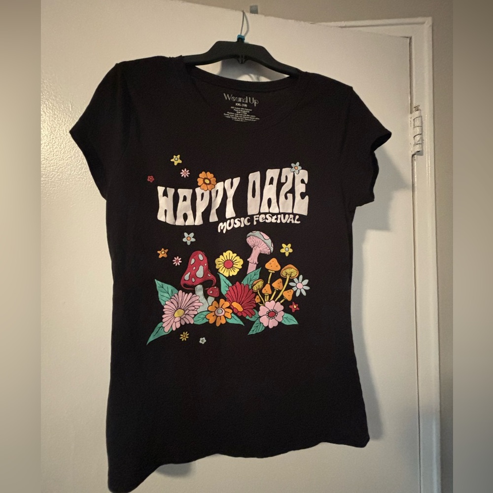 Wound Up Happy Daze Music Festival Graphic Short Sleeve Tee Women’s XXL •NWOT